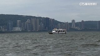 新北八里渡輪擱淺卡沙洲　51乘客2船員受困