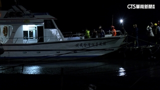 淡水「藍色公路」渡輪擱淺　船上53人一度困沙洲