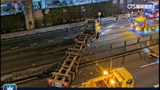 國1拖板車衝撞對向3傷　「車體橫越分隔島」釀回堵