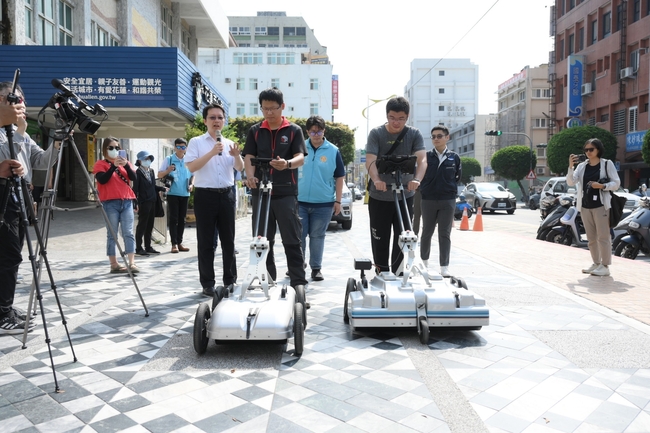 太暖心！日本1公司派「透地雷達車」 免費為花蓮道路健檢 | 華視新聞