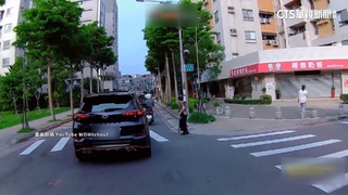 離譜！17車不禮讓　「行人地獄」嬤嚇腿軟不敢過