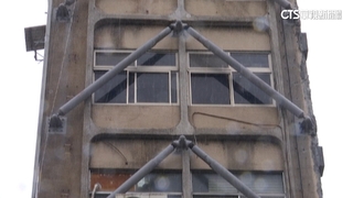 西門町60年大樓外牆裝倒V鋼架　專家：防震關鍵