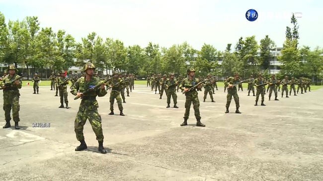 當兵變夏令營？家長在群組求長官拍孩子訓練照　網傻眼：沒斷奶嗎 | 華視新聞