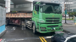三總院內大樓施工　砂石車清運撞婦送醫不治