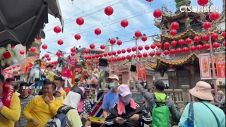北港「迓媽祖」　藝閣花車突拋「拖把」嚇壞民眾