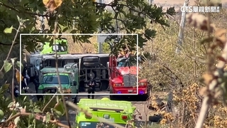 墨西哥巴士山區疑超速翻覆　造成14死31傷