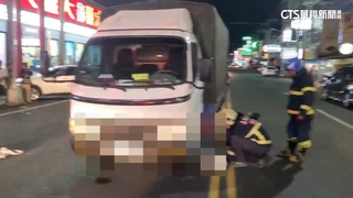 女大生看藝閣　撞違規左轉車拋飛遭貨車輾亡