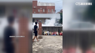 詐團被警包夾！　猛踩油門想突圍　輪胎乾燒狂冒白煙