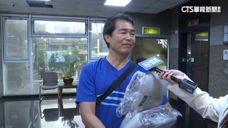 長榮海運紀念品贈「薄毯」　股民趕上班前領取