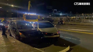 台北成美橋3車撞一團　車殼脫落殘骸滿地4人傷