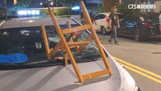 疑債務衝突　台中街頭10多人聚眾砸車