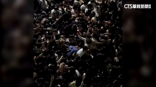 網紅信義區撒10萬鈔！近千人瘋搶　警函送法辦