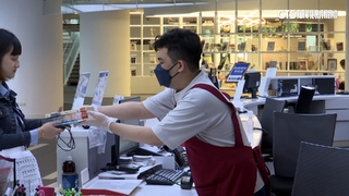 臨時工月薪27K禁雙重國籍　新北圖書館：比照公務員