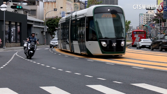 標示不清？高雄輕軌大順段　今年已14車誤闖 | 華視新聞