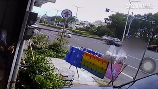 7旬婦騎單車穿越馬路　遭轎車撞擊送醫不治