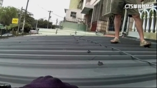 姐弟戀破局男失控爬車庫　警撲上去將人制伏