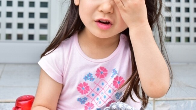 10歲女童發高燒、左眼腫　醫斷層掃描驚：眼窩蜂窩組織炎 | 華視新聞