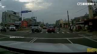 不禮讓行人！國中生過馬路「苦等33秒」　民眾檢舉13車