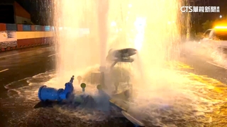 撞斷排氣閥水噴2樓高　駕駛肇逃稱角度沒抓好