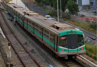 爬高捷站頂+疑逃票PO網　3少年遭逮稱「無聊」