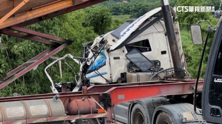 土石鬆軟禍首？　砂石車斗重心不穩翻覆　砸死駕駛