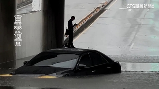 雨彈轟苗栗！　2地下道積水車受困　頭份路淹父背子