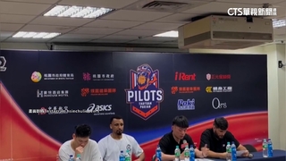 桃園巨蛋媒體室「下小雨」　紙箱接水球員傻眼