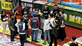 國會職權修法近尾聲　今拚三讀　藍綠掛標語大戰