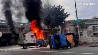 內湖2小貨車碰撞起火！　警消趕赴現場無人傷亡