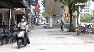 機車騎上人行道　日網紅媽驚嚇　警：加強執法
