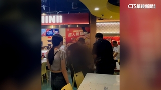 少女嚇壞！美食街用餐疑遭偷拍　警令男刪除