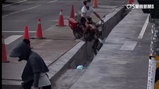 施工區暫拿下伸縮管　屏東翁騎車跌管溝昏迷