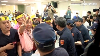 旗山斷層帶蓋光電廠　業者說明會爆推擠衝突