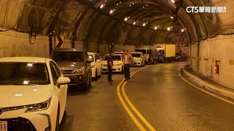 大雨導致落石! 近30輛車一度受困蘇花崇德隧道