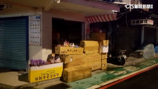 馬路當自家？慶畢業花束擋道　店家火大報警