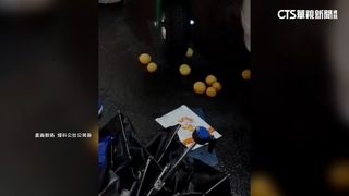 客控地瓜球未裝好掉地　店家：鄰攤幫忙.有缺會補