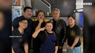 黃仁勳超親民！　熱炒店老闆PO照喊：跟財神爺近距離