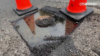 真「坑」人！大雨積水　外送員雙載遇坑慘摔擦挫傷