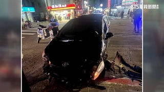 萬芳醫院前休旅車左轉撞機車　殃及路人共9傷