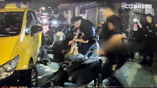 小黃駕駛拒檢逃逸！　遭警制伏.查是毒品通緝犯