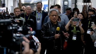 黃仁勳親逛COMPUTEX展區　將在台蓋新總部募千人