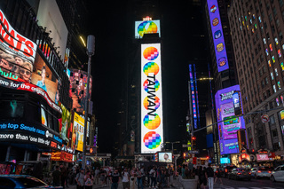 台灣青鳥飛躍紐約時報廣場！　24小時輪播影片聲援台灣民主