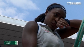 球后Swiatek闖決賽　Gauff不滿判決淚灑球場