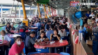 連假各景點湧人潮　東港華僑市場車位找1hr