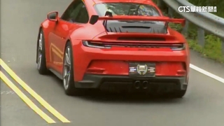 2跑車「遮牌」奔馳台三線遭檢舉　警攔查開罰