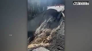 驚險瞬間！美連接兩州公路崩塌　無限期關閉