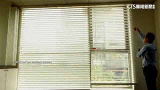廁所裝百葉窗如同虛設！？　女驚覺「被樓上看光光」