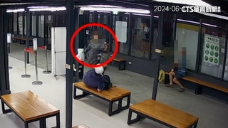 台南轉運站傳「隨機攻擊」　女子用腳踹路人