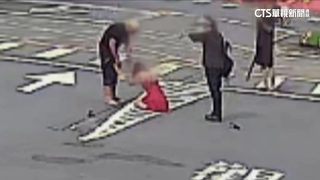 KTV消費金額爭議　男持木屐拖行老闆娘沿路施暴