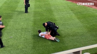 環保人士闖美球賽抗議　8人遭逮捕起訴